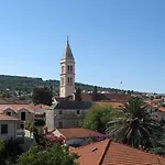 Villa Supetar Konukevi 3*