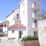 Villa Supetar 3*