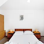 Villa Supetar Гостевой дом Супетар