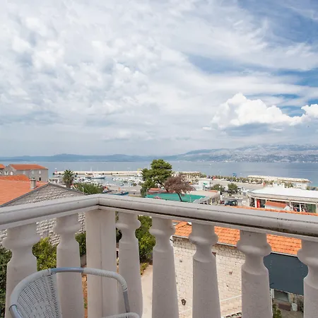 Villa Supetar 3*