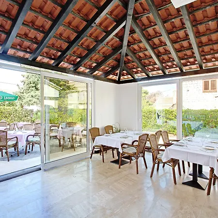 Vendégház Villa Supetar 3*