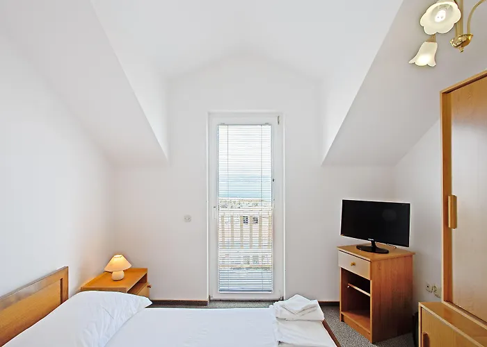 Gostinjska kuća Villa Supetar 3*