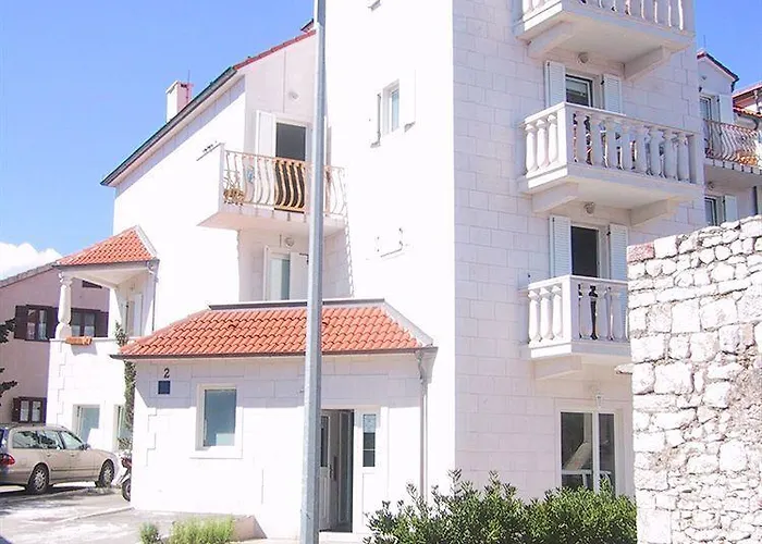 Villa Supetar 3*